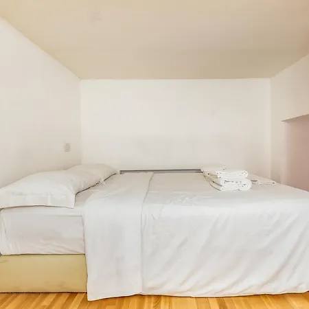 Brand New 5 Pax Wifi Corso Sempione Apartmán